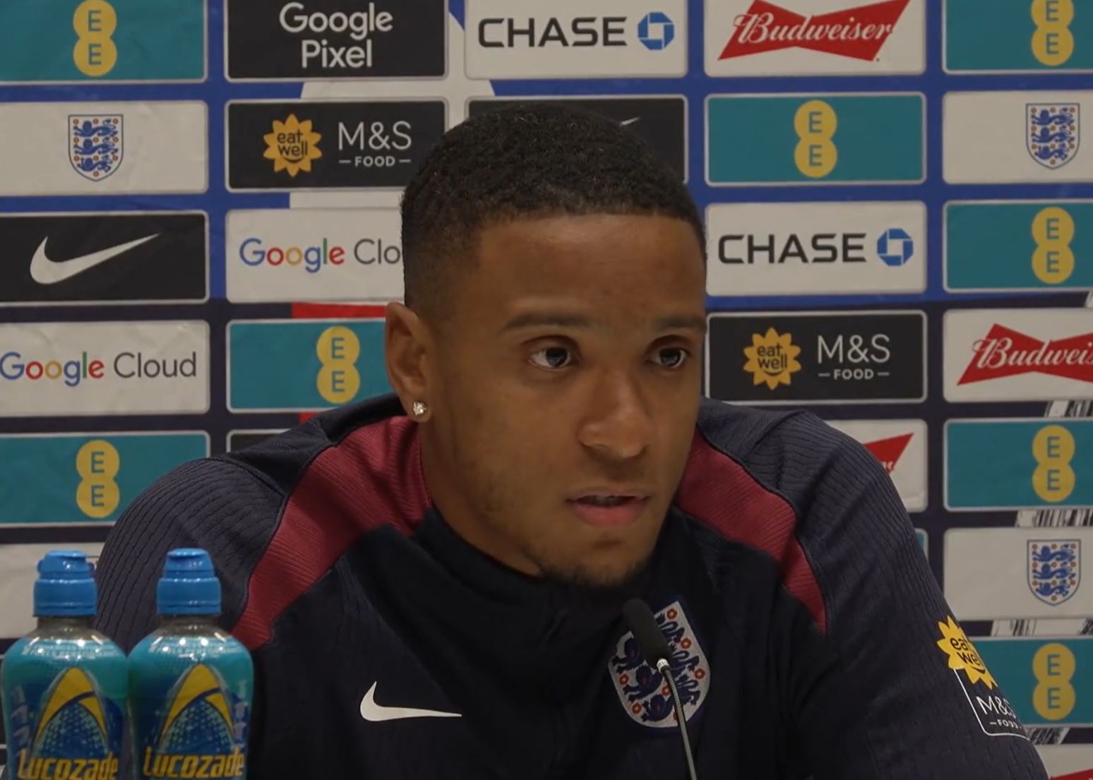 孔萨：埃梅里对我意义重大，享受中后卫主导球队攻击组织的战略