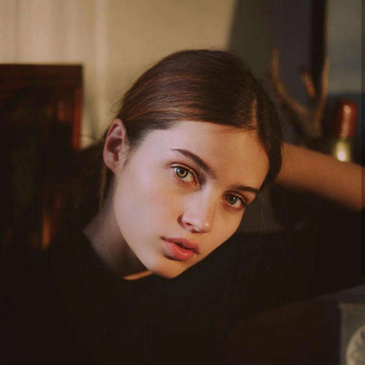 6686体育钻石作者Esme