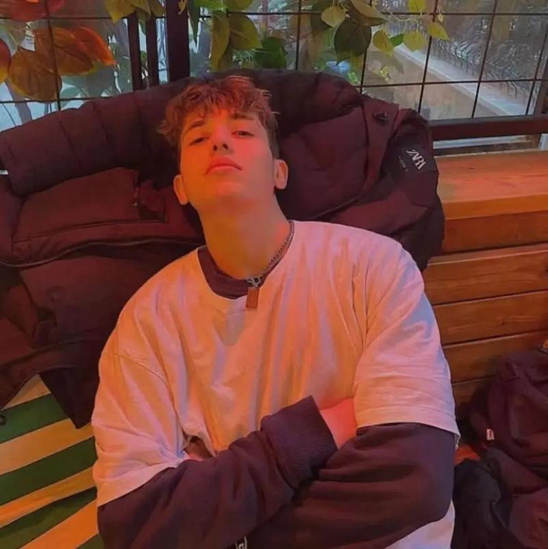 6686体育合作伙伴Zeke