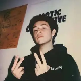 6686体育铁牌作者Scarlett