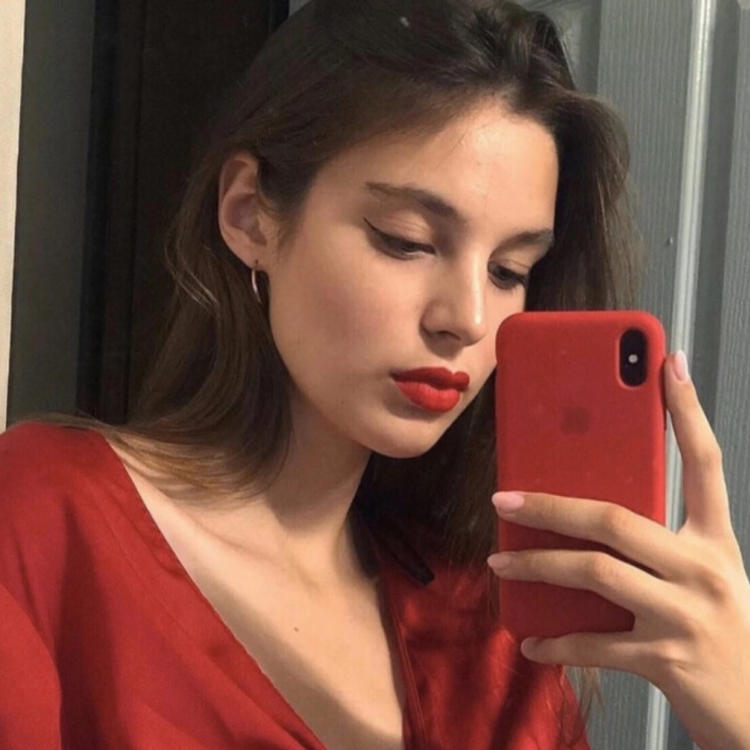 6686体育官方作者Esme