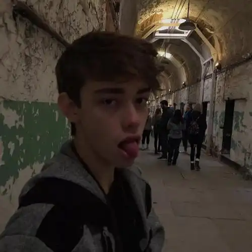 6686体育钻石作者Isla