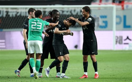 纽卡斯尔联队 vs 托特纳姆热刺队