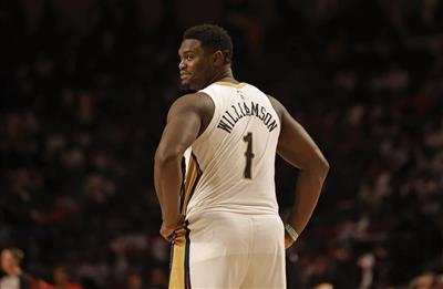 锡安和墨菲本场均20+10，但却无法协助鹈鹕战胜马刺